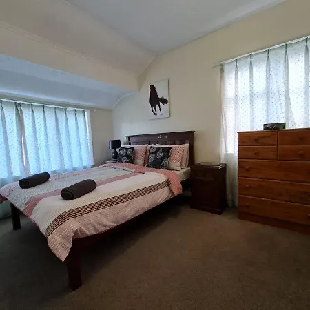 Hidden Gem And Entire Bungalow In Central Hutt Lower Hutt Exterior photo
