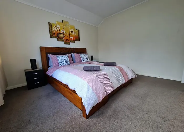 Hidden Gem And Entire Bungalow In Central Hutt